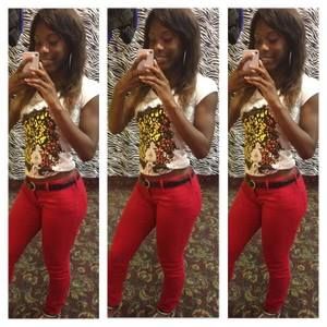 Meet your Posher, Safiya